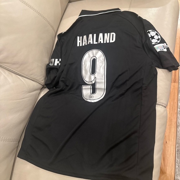 Haaland #9  Manchester City  2025/26 BLACK Kit Men’s Size Fits Extra Large Slim - Picture 1 of 6